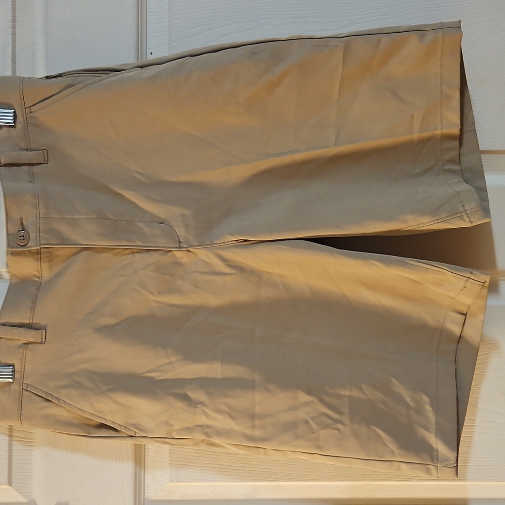 LANDS END BOYS KHAKI UNIFORM SHORTS: NEW WITHOUT TAGS: SIZE 20